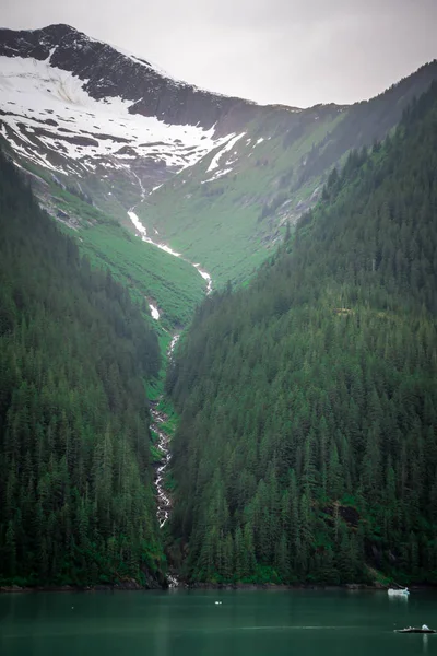 Tracy brazo fiordo paisaje en junio en Alaska —  Fotos de Stock