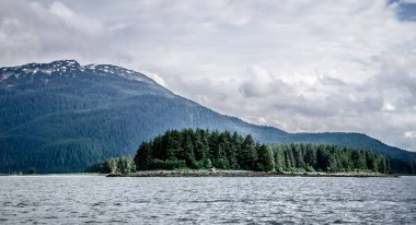 juneau alaska çevresinde Haziran ayında dağ sahneleri