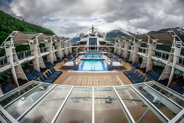 Bellissimo paesaggio della nave da crociera dell'Alaska — Foto Stock