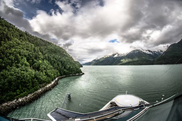 Красивые пейзажи круизных лайнеров Аляски — стоковое фото