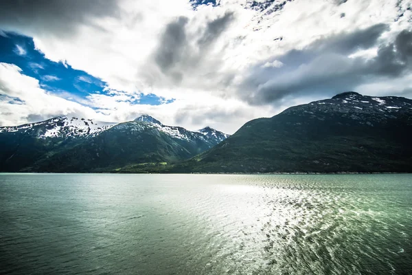 Natureza e montanhas ao redor skagway alaska — Fotografia de Stock