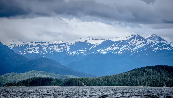 Cordillera escenas en junio alrededor de junio Alaska —  Fotos de Stock