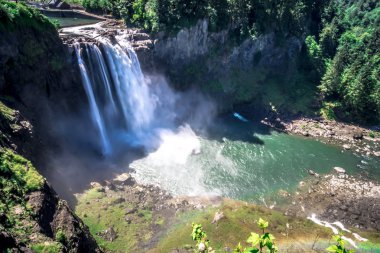 güneşli bir günde Snoqualmie Falls'ta washington Eyaleti