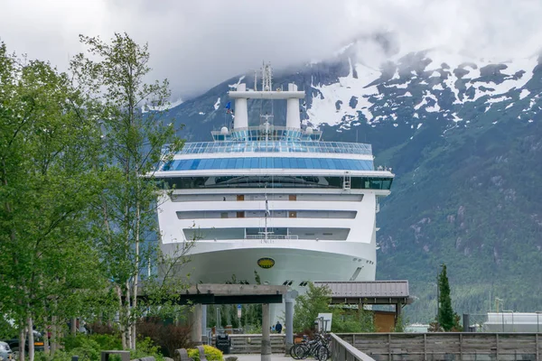 Skagway alaska in june, usa northern town near canada — Stock Photo, Image