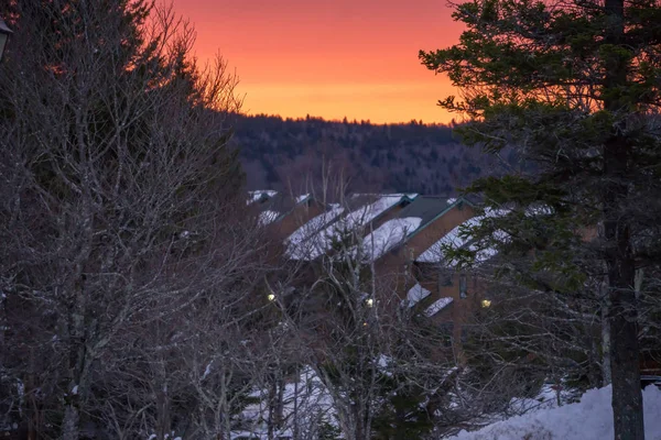 Vinterlandskap med soluppgång på snowshoe mountain wv — Stockfoto