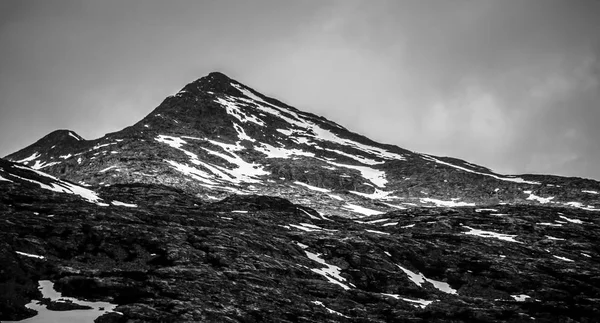 Berglendte fjell naturscener på alaska britisk søylegrense – stockfoto