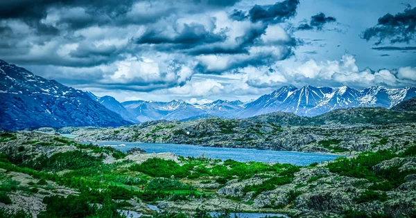 Montagne rocciose scene naturalistiche sul confine alaska colombiana britannico — Foto Stock