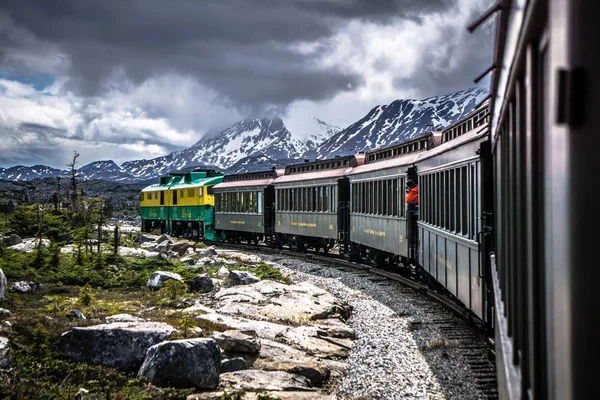 Scenic train from Skagway to White Pass Alaska — Stock Photo, Image