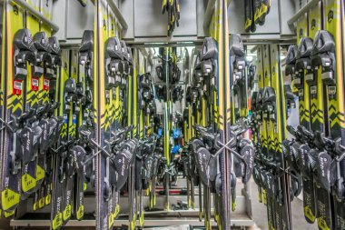 Kayak ve snowboard Kiralama Dükkanı atölye ekipmanları için hazır ile 