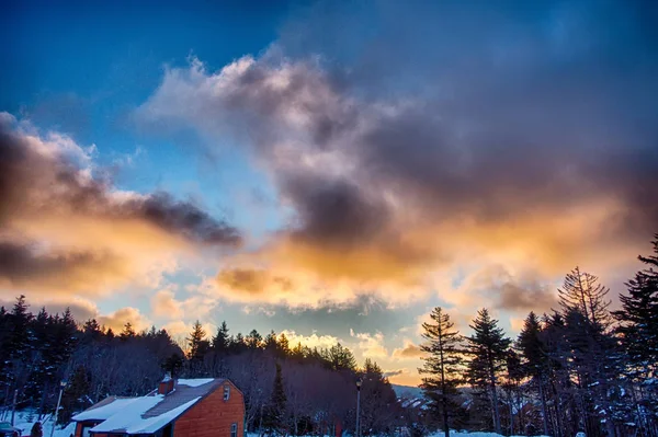 Beautiful sunrise over horizon on snowshoe mountain west virgini — Stock Photo, Image