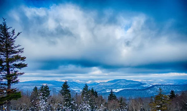 Güzel doğa ve manzara cass Karayak ski resort çevresinde — Stok fotoğraf