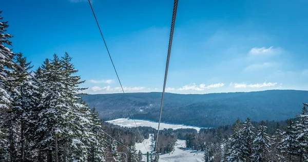Schöne Natur und Landschaft rund um Schneeschuh-Skigebiet in Cass — Stockfoto