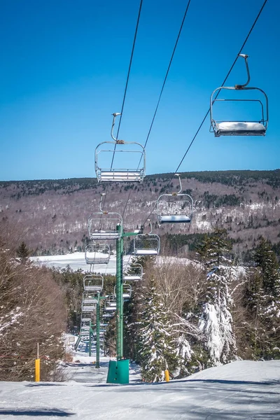 Bela natureza e paisagem em torno de snowshoe estância de esqui em cass — Fotografia de Stock