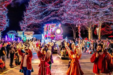 Noel zamanı, Carolina 'daki Carowind lunaparkında kış festivali kutlaması