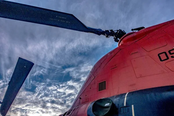波音Ch Chinook直升机靠近Cherpoint — 图库照片