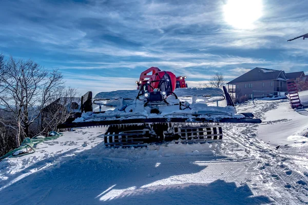 Snow Grooming Machine Parked Top Ski Mountain — Stock Photo, Image