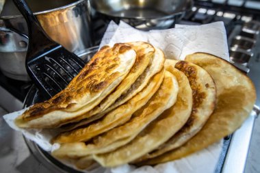 Etli chebyreks yemek için hazır.