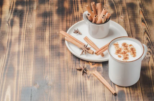 Eggnog. Traditional christmas cocktail in a mug and cinnamon sti — Stock Photo, Image