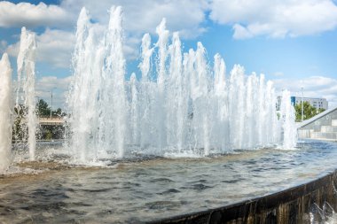 Çeşme / Çeşme su jetlerinin baş jeti B üzerinde.