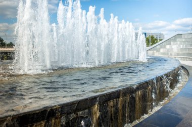 Çeşme / Çeşme su jetlerinin baş jeti B üzerinde.