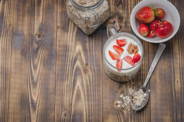 Petit Déjeuner Sain Yaourt Fraise Fraîche Granola Maison Pot Ouvert — Photo