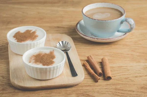 Two Puddings Cinnamon Cup Coffee Two Puddings Cinnamon Cup Coffee — Stock Photo, Image