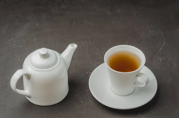 Teetasse Und Teekanne Auf Dunklem Steinhintergrund Selektiver Fokus — Stockfoto