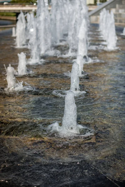 Cabeça Jatos Água Fonte Pressão Água Fonte Cidade Parte Baixo — Fotografia de Stock