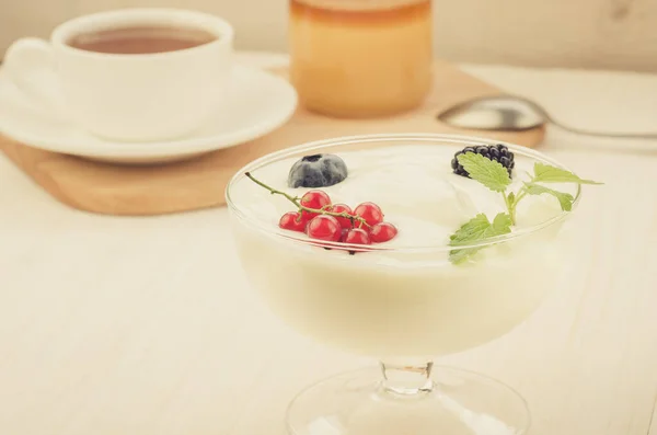 Colazione Con Yogurt Bacche Colazione Con Yogurt Bacche Pronte All — Foto Stock