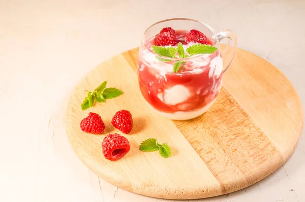 Concetto Salute Dieta Colazione Sana Yogurt Con Lampone Zecca Vassoio — Foto Stock