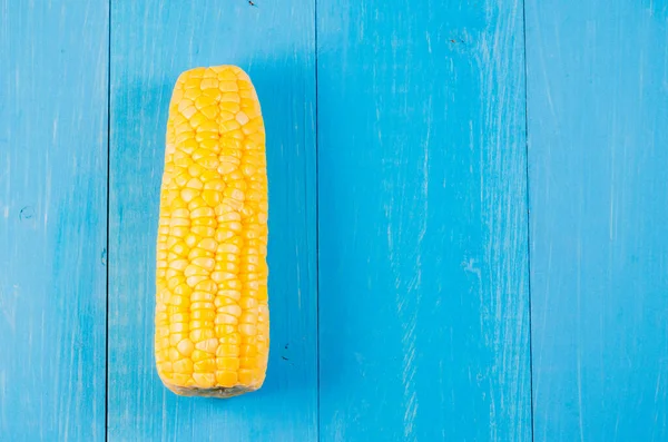 Ear Boiled Appetizing Corn Blue Background Vegetarian Concept Ear Boiled — Stock Photo, Image