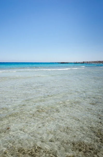 Hermoso Paisaje Marino Una Playa Arena Vacía Con Cielos Azules — Foto de Stock