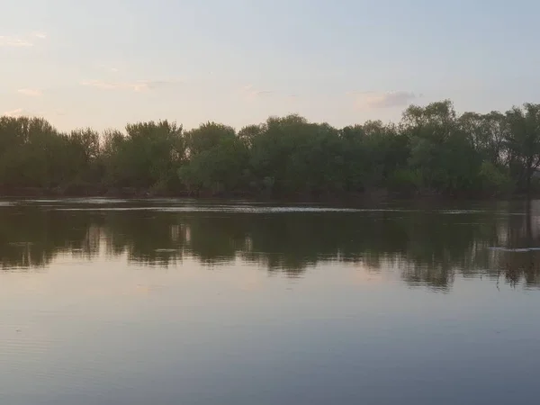 日落时的河流景观 — 图库照片
