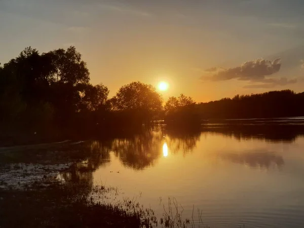 夕暮れ時の川の風景 — ストック写真