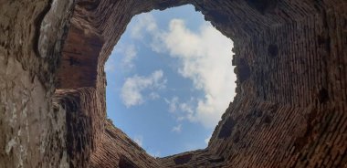 Terk edilmiş antik manastır.