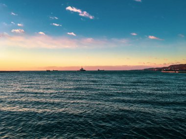 İtalya, Trieste 'de gün batımında deniz manzarası