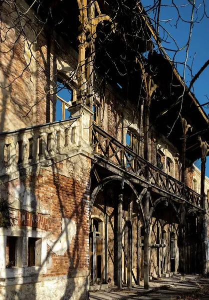 Slovenya 'da terk edilmiş bir villa