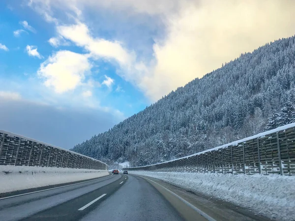 Paesaggio Stradale Invernale Montagna — Foto Stock