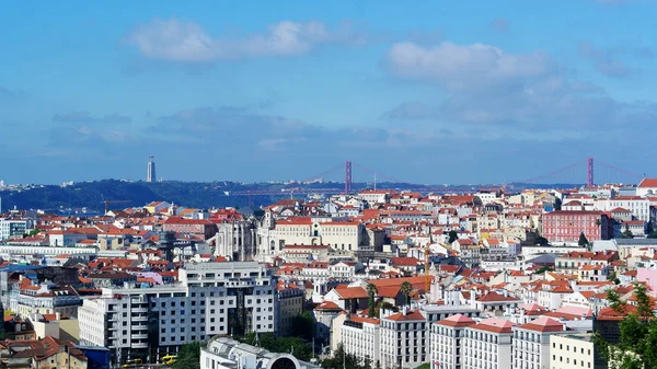 De brug en de Christus, Lissabon, Portugal — Stockfoto