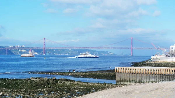 フェリー船は、リスボン、ポルトガル — ストック写真