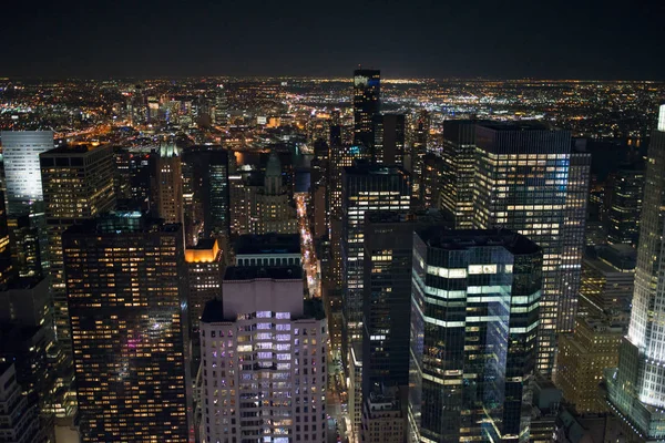 Paisaje urbano de Nueva York por la noche — Foto de Stock