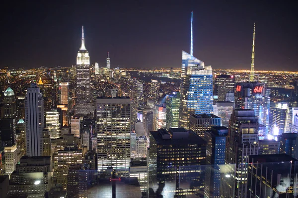 Skyskrapor i New York på natten — Stockfoto