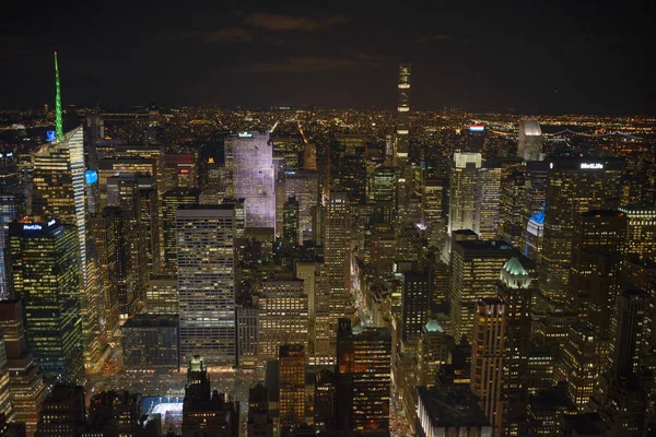 Skyskrapor i New York på natten — Stockfoto