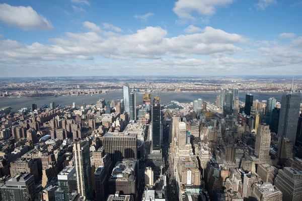 New York skyskrapor i eftermiddag ljus — Stockfoto