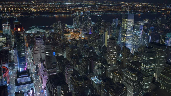 Paisaje nocturno de rascacielos de Manhattan, Nueva York — Foto de Stock