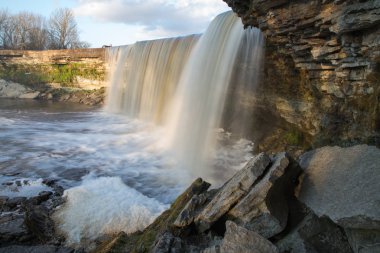 Şelale scape. Uzun pozlama