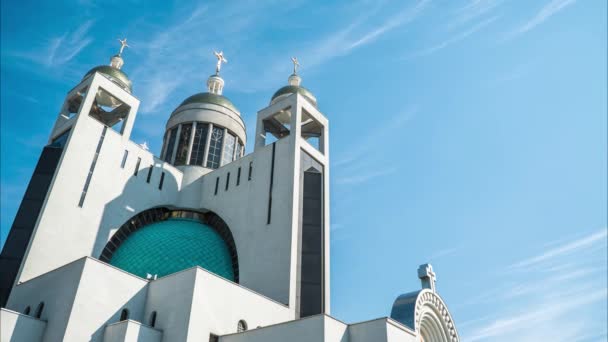 Nuvens Correndo Sobre Igreja — Vídeo de Stock