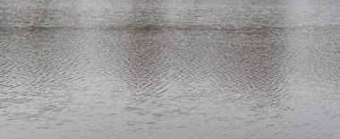 Pencereye su damlaları