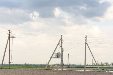 Kırsal kesimde elektrik hatları