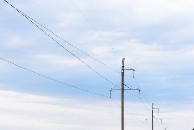 çok yüksek voltajlı elektrik hatları